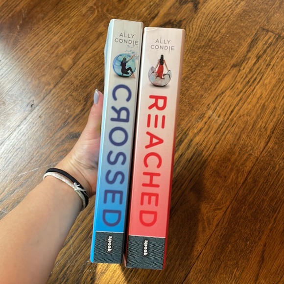 Crossed and Reached set by Ally Condie, Book 2 & 3 of the series Softcover Books - Picture 4 of 4